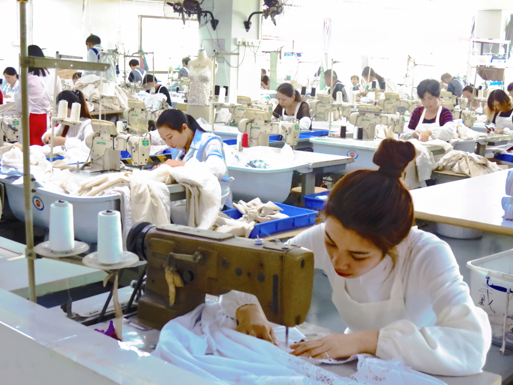 High Quality Luxury Fashion Clothing Manufacturer